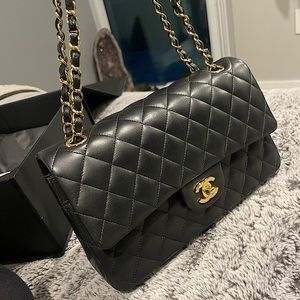 Chanel classic flap 10/10 cond! 2021 dust bag, box, receipt. Vancouver Chanel